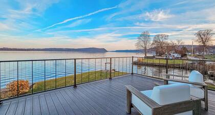 Rivers Edge• Unique Kids Playroom + Stunning Water Views + Hot Tub