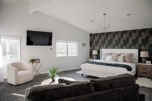 6 bedrooms, in-room safe, iron/ironing board, WiFi