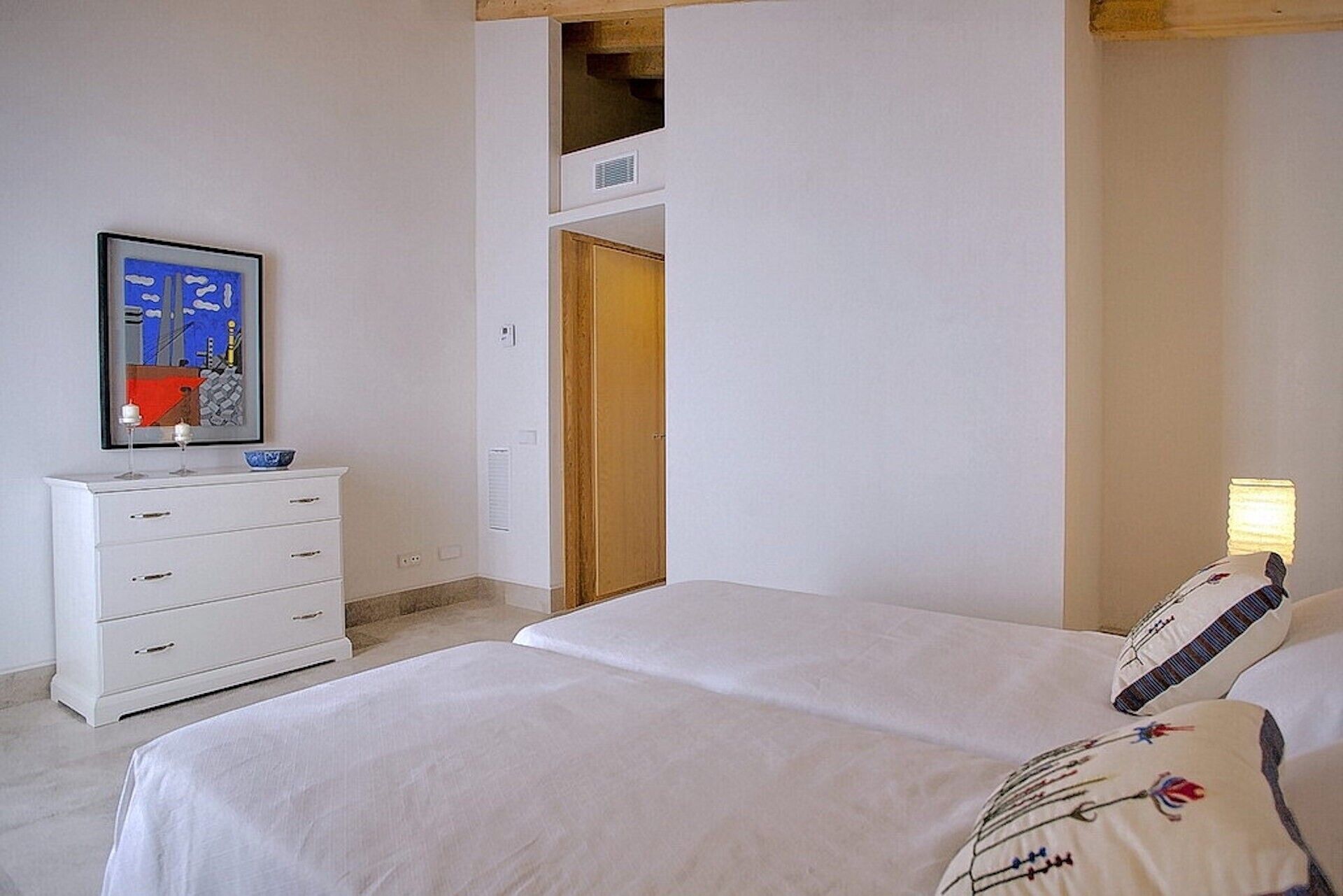 5 bedrooms, free WiFi, bed sheets