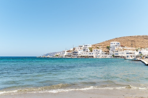 Apartment 'Vrahos Tinos' with Shared Terrace, Wi-Fi and Air Conditioning