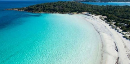 Beach nearby. Apartment 'Lazulite - Sardinia Vacation' with Shared Pool, Wi-Fi and Air Conditioning