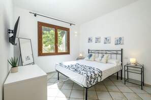 1 bedroom, free WiFi, bed sheets - Apartment 'Lazulite - Sardinia Vacation' with Shared Pool, Wi-Fi and Air Conditioning (Murta Maria)