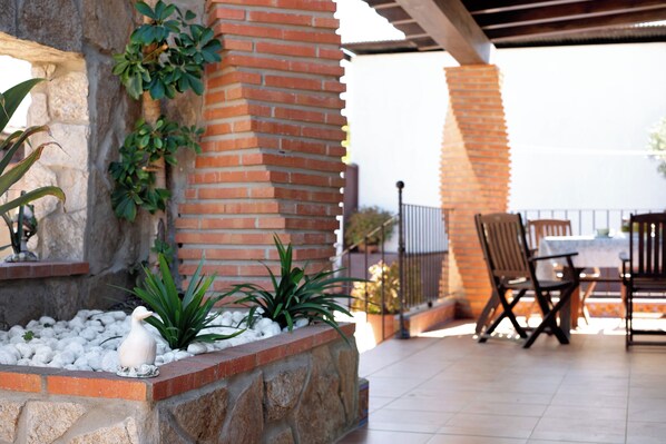 Terrace/patio - Holiday Home 'Casa Buganvilla' with Private Pool, Private Terrace and Wi-Fi (Conil de la Frontera)