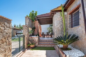 Terrace/patio - Holiday Home 'Casa Buganvilla' with Private Pool, Private Terrace and Wi-Fi (Conil de la Frontera)