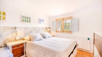 4 dormitoris, planxa i posts de planxar, wifi gratuïta i roba de llit