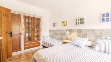 4 camere, ferro/asse da stiro, Wi-Fi gratuito, lenzuola