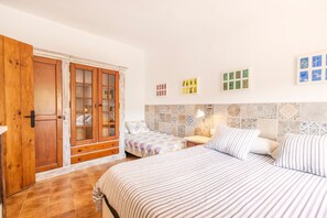 4 bedrooms, iron/ironing board, free WiFi, bed sheets - Holiday Home 'Can Favo' with Mountain View, Private Pool and Air Conditioning (Copons)