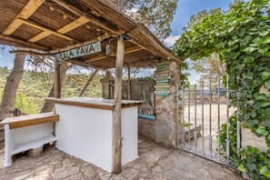 Property grounds - Holiday Home 'Can Favo' with Mountain View, Private Pool and Air Conditioning (Copons)