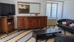 TV - Country House – Comfort, Private Garden, and a Nature Retreat in Cambounès (Cambounès)