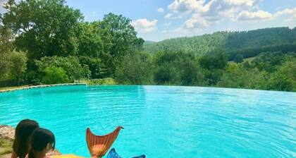 Ferme 'Casa Luna' avec piscine à débordement d'eau salée partagée, terrasse privée et Wi-Fi