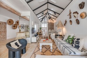 TV, fireplace - Villa 'Cartier' with Mountain View, Wi-Fi and Air Conditioning (Marbella)