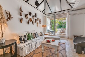 TV, fireplace - Villa 'Cartier' with Mountain View, Wi-Fi and Air Conditioning (Marbella)