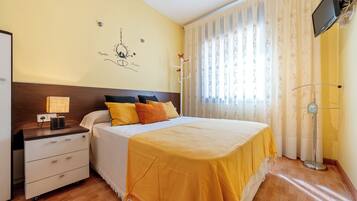 2 bedrooms, iron/ironing board, bed sheets