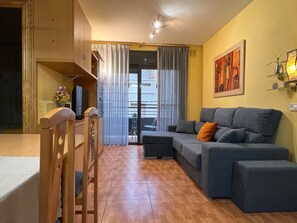 TV - Apartment 'Edificio Simancas'  Balcony and Air Conditioning (La Rapita)