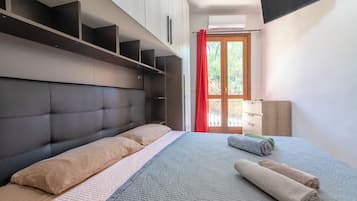 1 bedroom, free WiFi, bed sheets