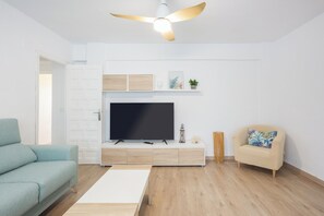 TV - Apartment 'Urbanización Golden Park' with Mountain View, Shared Pool and Private Terrace (Dénia)