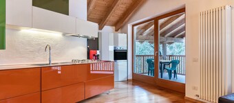 Apartamento 'Casa Lidia Luxury Apt 8' con vistas a la montaña, terraza privada y Wi-Fi