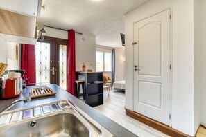 Fer et planche à repasser, Wi-Fi gratuit, draps fournis