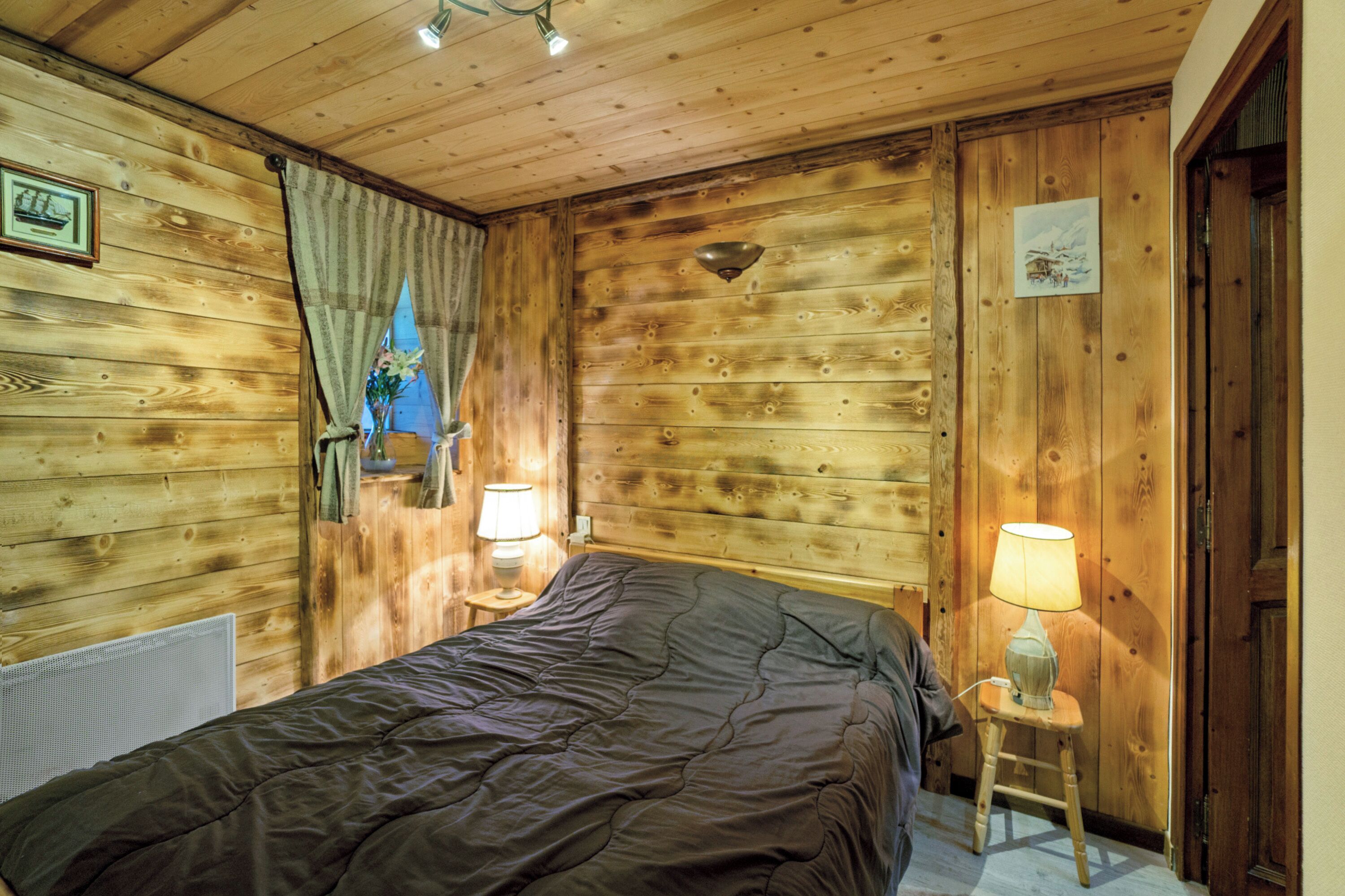 1 slaapkamer, een strijkplank/strijkijzer, gratis wifi, beddengoed