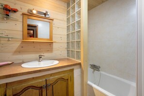 Bruser, hårtørrer, håndklæder