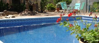 Casa de vacaciones 'Hort De La Cinteta' con vistas a la montaña, piscina y aire acondicionado