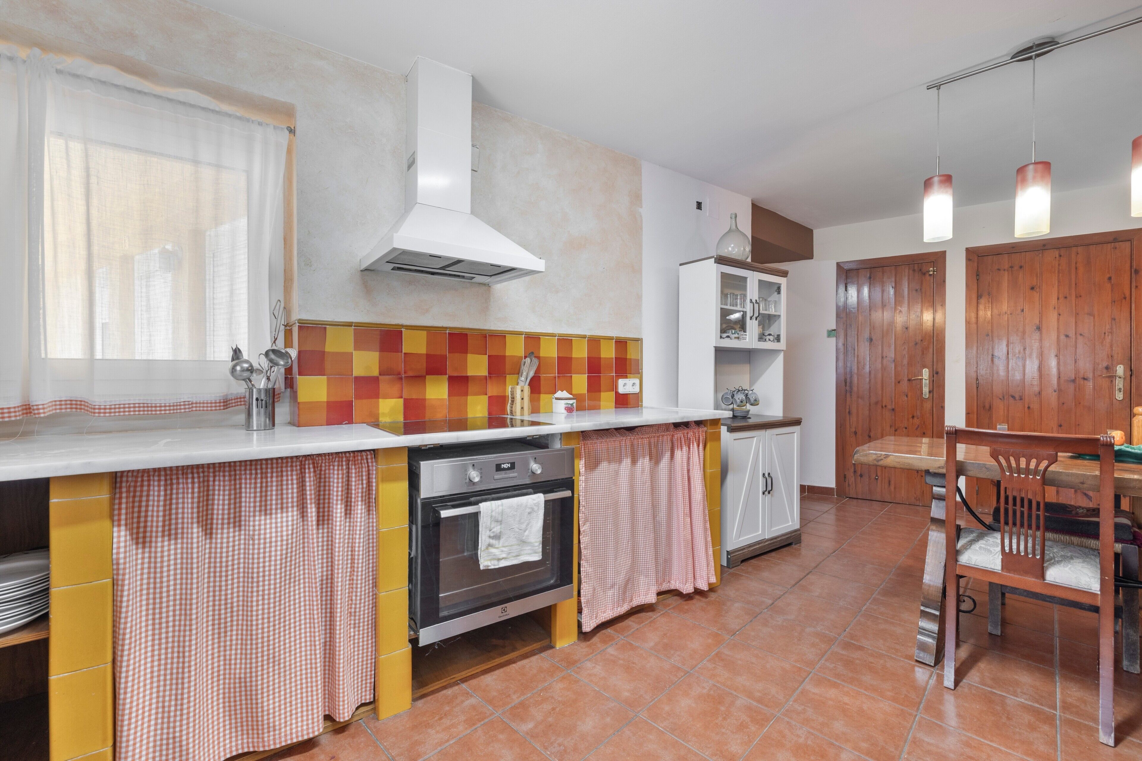 Fridge, microwave, dishwasher, coffee/tea maker