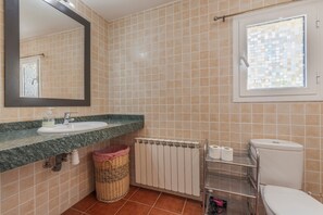 Dusche, kostenlose Toilettenartikel, Haartrockner