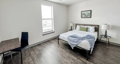 Sleepover | Alluring 1BD/1BA + Gym - Little Rock