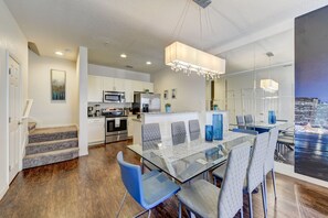 Dining - Quiet Oasis, Minutes to Major Attractions  (Kissimmee)