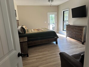 6 bedrooms, in-room safe, desk, iron/ironing board