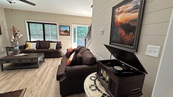 Smart-TV, Kamin, Videospiele, DVD-Player