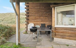 Outdoor dining - Beach front home in Harboøre with sauna (Harboøre)