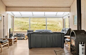 Interior - Nice home in Harboøre with kitchen (Harboøre)