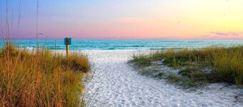 Cozy Beach House Just Minutes From Siesta Key