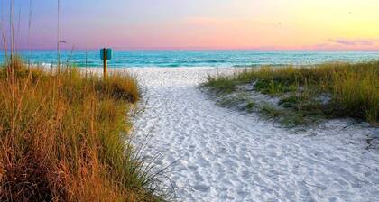 Cozy Beach House Just Minutes From Siesta Key
