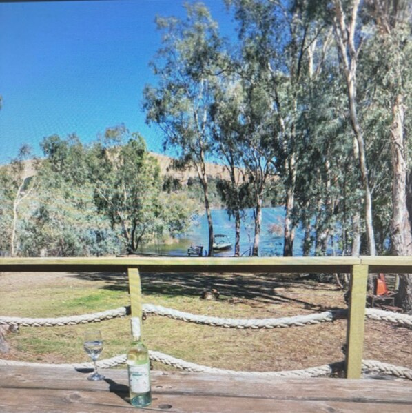 Property grounds - Bonnie Doon on the lake (Bonnie Doon)