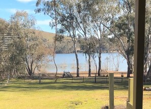 Miscellaneous - Bonnie Doon on the lake (Bonnie Doon)