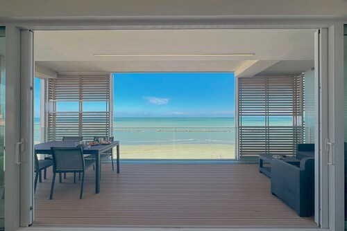 [Luxury Seafront] Private Garage and Beach Access