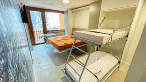 1 bedroom, free WiFi, bed sheets
