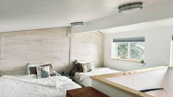 2 bedrooms, Egyptian cotton sheets, premium bedding, memory-foam beds