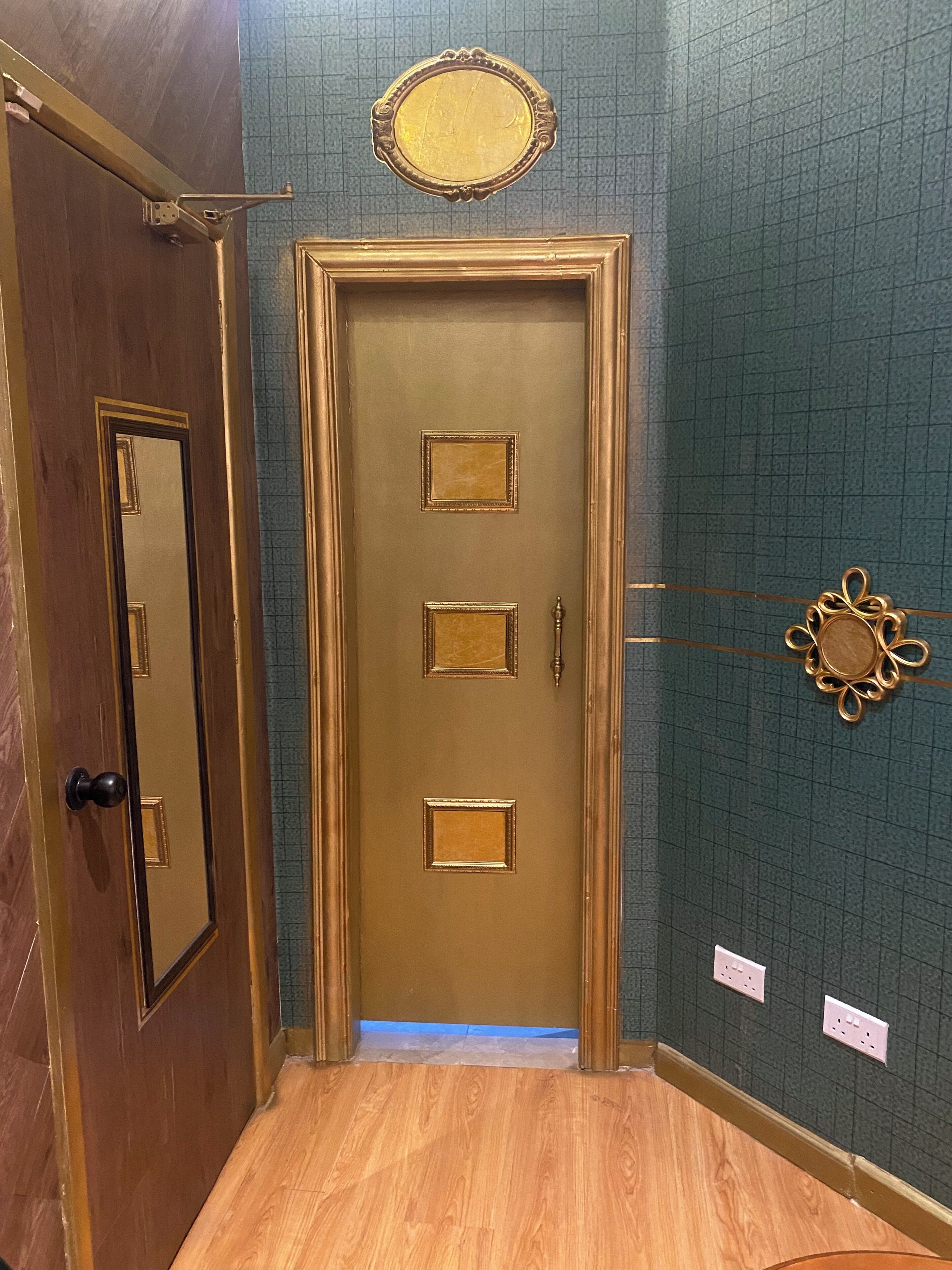 Shower, rainfall showerhead, free toiletries, hair dryer