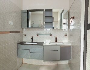 Apartment, Balcony | Bathroom - La Belva Court (Lusaka)