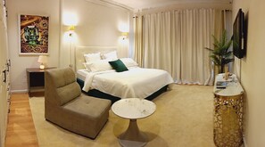 1 bedroom, premium bedding, in-room safe, individually decorated - La Belva Court (Lusaka)