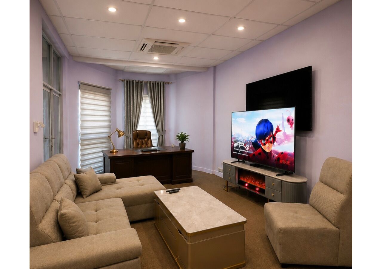 Apartemen Eksekutif | Area keluarga | Smart TV 55-inci dengan saluran TV satelit dan Netflix