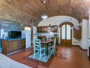 Fridge, oven, cookware/dishes/utensils