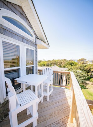 Outdoor dining - Pet Friendly, fenced in Yard and Huge Pool! Sound Views, 2 min walk to Ocean (Waves)