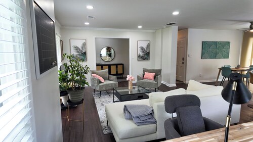 Entire Home, Minutes to Atlanta!