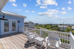 Property grounds - 4BR Luxury Home - Close to Beach Access & Dog Friendly! (Oak Island)