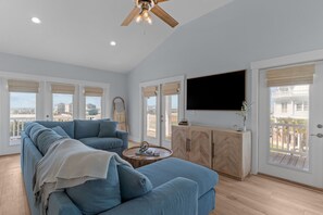 TV - 4BR Luxury Home - Close to Beach Access & Dog Friendly! (Oak Island)