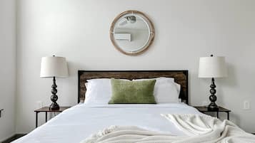 Bureau, fer et planche Ă repasser, Wi-Fi gratuit, draps fournis